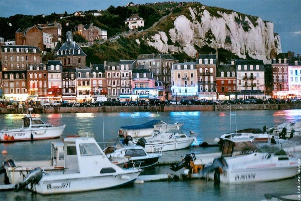 Logement A Deux Pas De La Plage Et Des Commerces Le Tréport Exteriör bild
